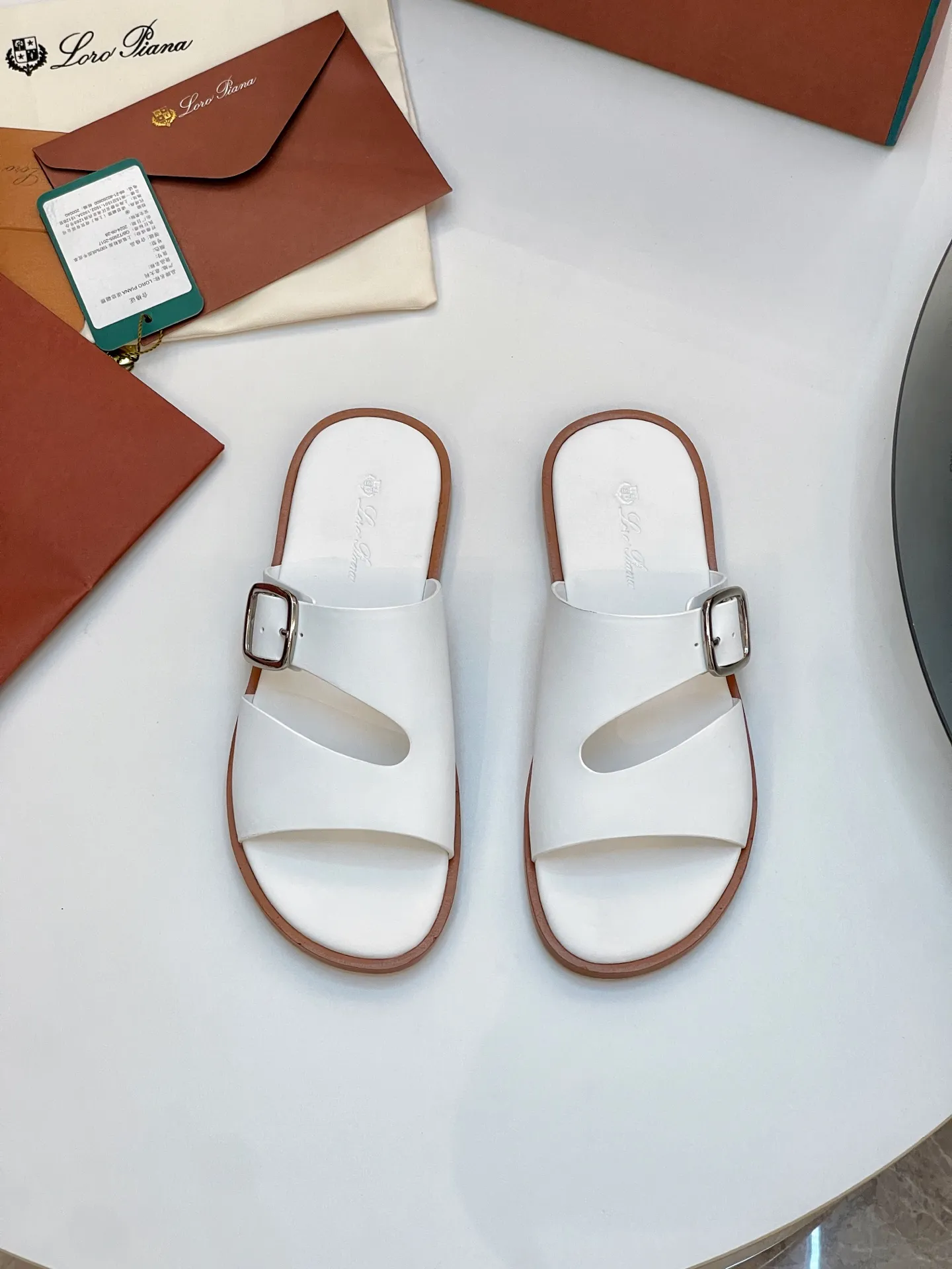 Men's shoes 💰420 Loro Piana, LP's popular spring and summer slippers are synchronized with the new counters, uppers are imported cowhide fabrics from Italy, high-quality splicing technology, soles: original soles specially provided by the original factory, exclusive molded soles are super comfortable, original factory orders, 🔍🔍high quality, you can go in and out of the counter at will, welcome to compare, code number 39-44 (order 38 45 46)